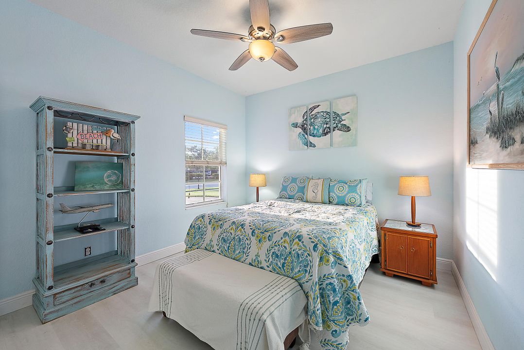 合同活跃: $1,045,000 (4 贝兹, 2 浴室, 2334 平方英尺)