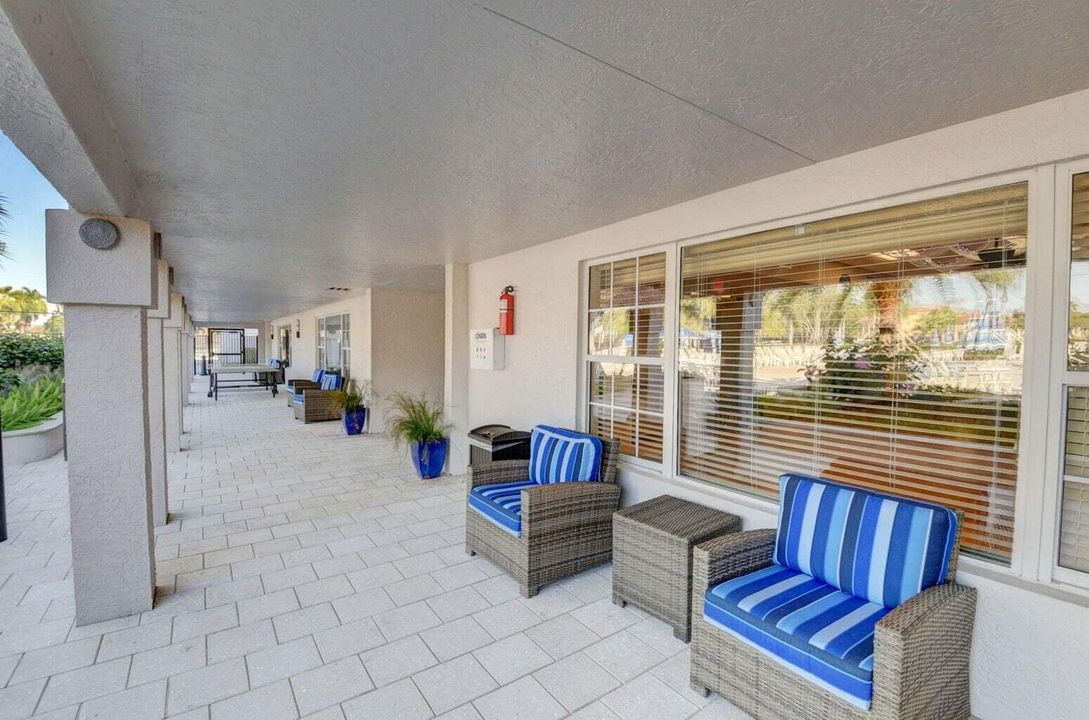 合同活跃: $5,300 (3 贝兹, 2 浴室, 2187 平方英尺)