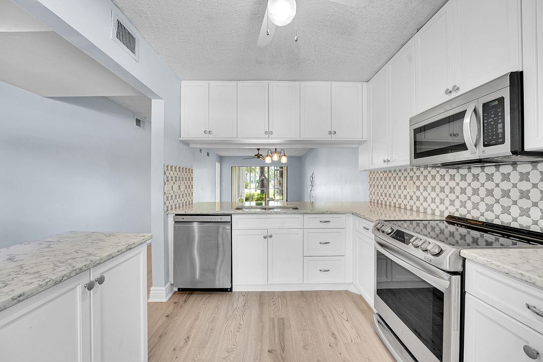 Под контрактом: $300,000 (3 спален, 2 ванн, 1400 Квадратных фут)