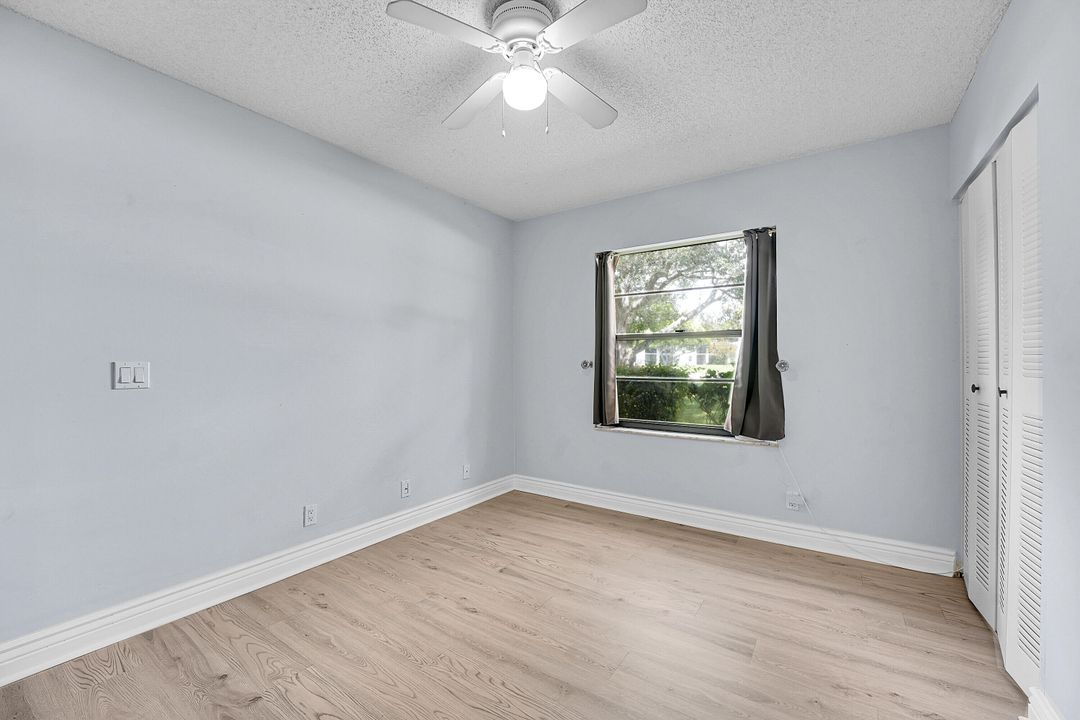 Под контрактом: $300,000 (3 спален, 2 ванн, 1400 Квадратных фут)