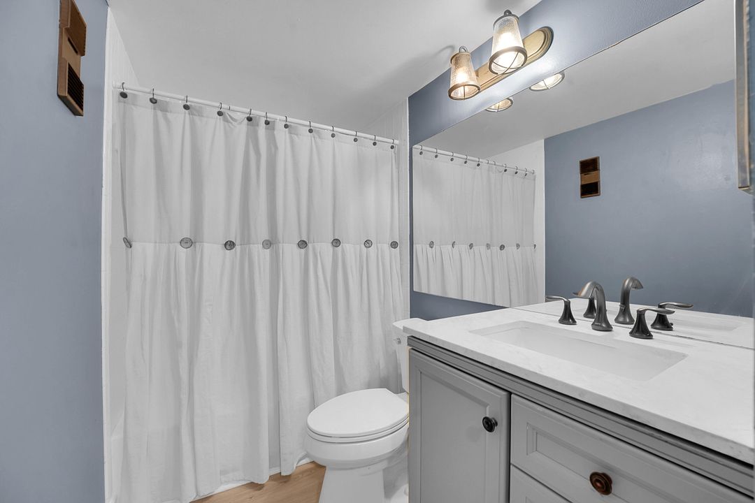 Под контрактом: $300,000 (3 спален, 2 ванн, 1400 Квадратных фут)