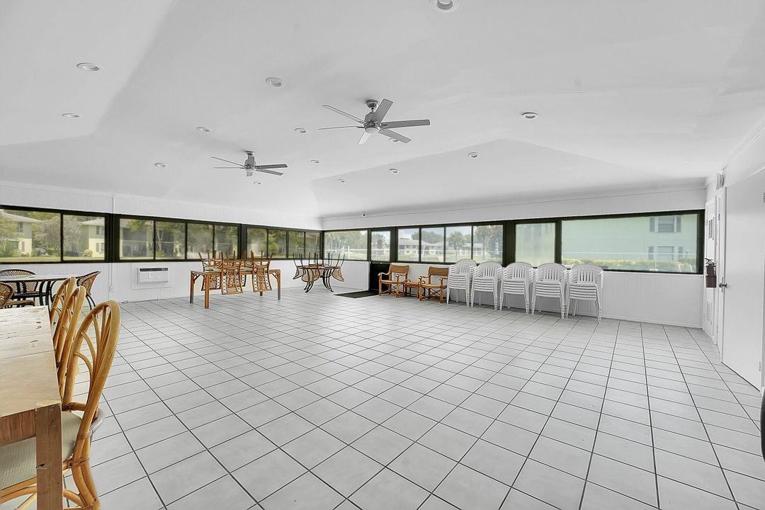 Под контрактом: $300,000 (3 спален, 2 ванн, 1400 Квадратных фут)