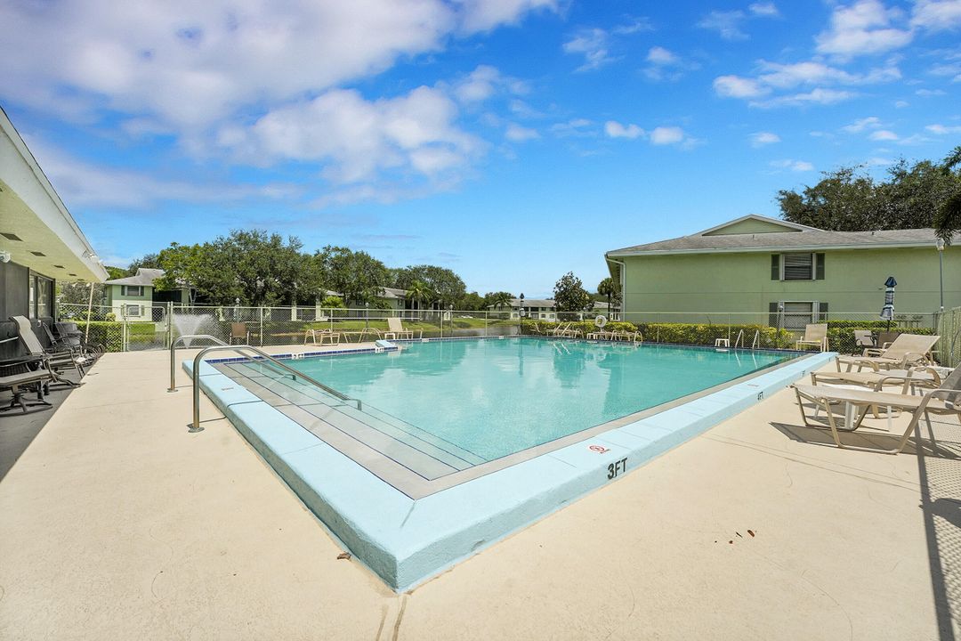 Под контрактом: $300,000 (3 спален, 2 ванн, 1400 Квадратных фут)