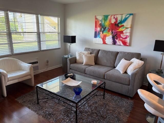 待售: $89,900 (1 贝兹, 1 浴室, 600 平方英尺)