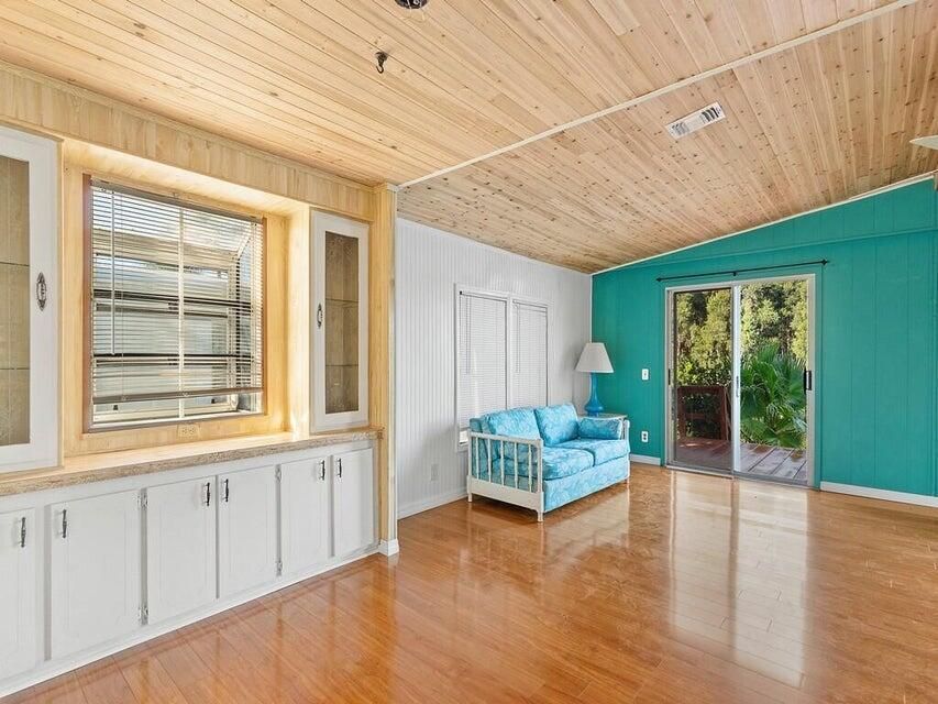 待售: $129,000 (2 贝兹, 2 浴室, 1400 平方英尺)