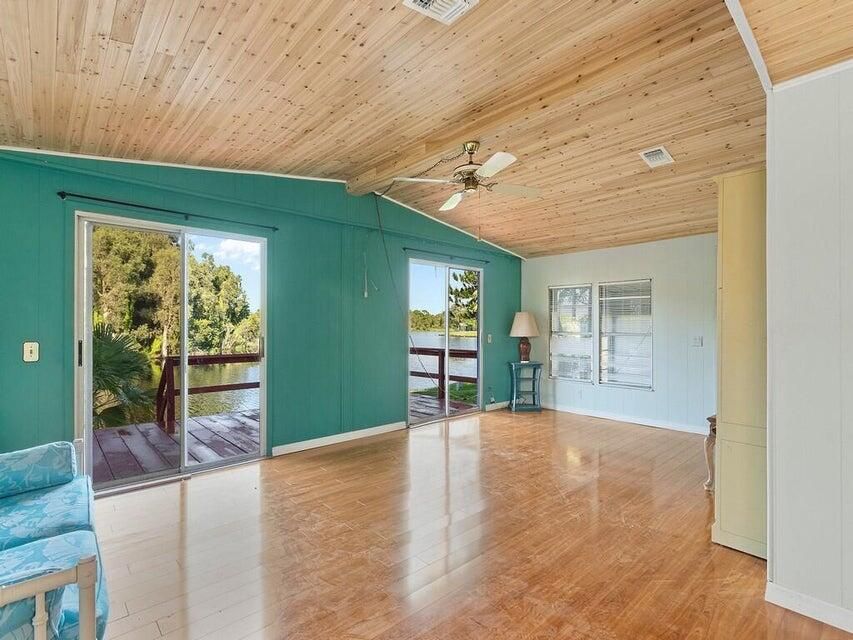 待售: $129,000 (2 贝兹, 2 浴室, 1400 平方英尺)