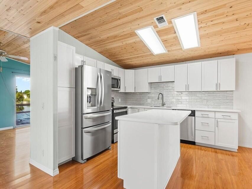 待售: $129,000 (2 贝兹, 2 浴室, 1400 平方英尺)