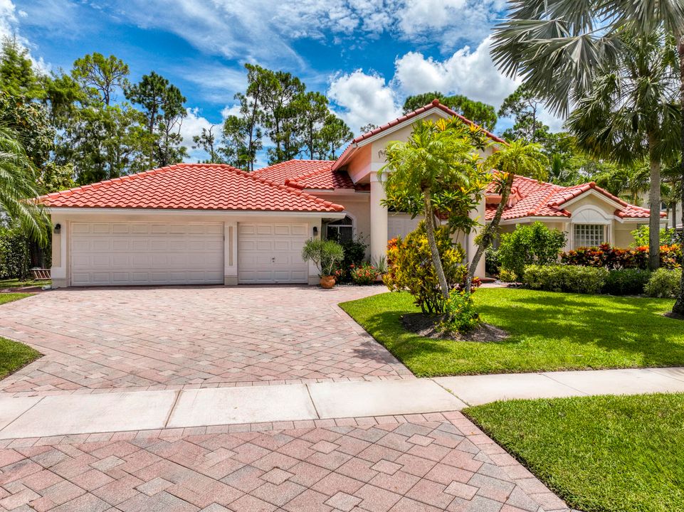 For Sale: $949,980 (5 beds, 3 baths, 2815 Square Feet)