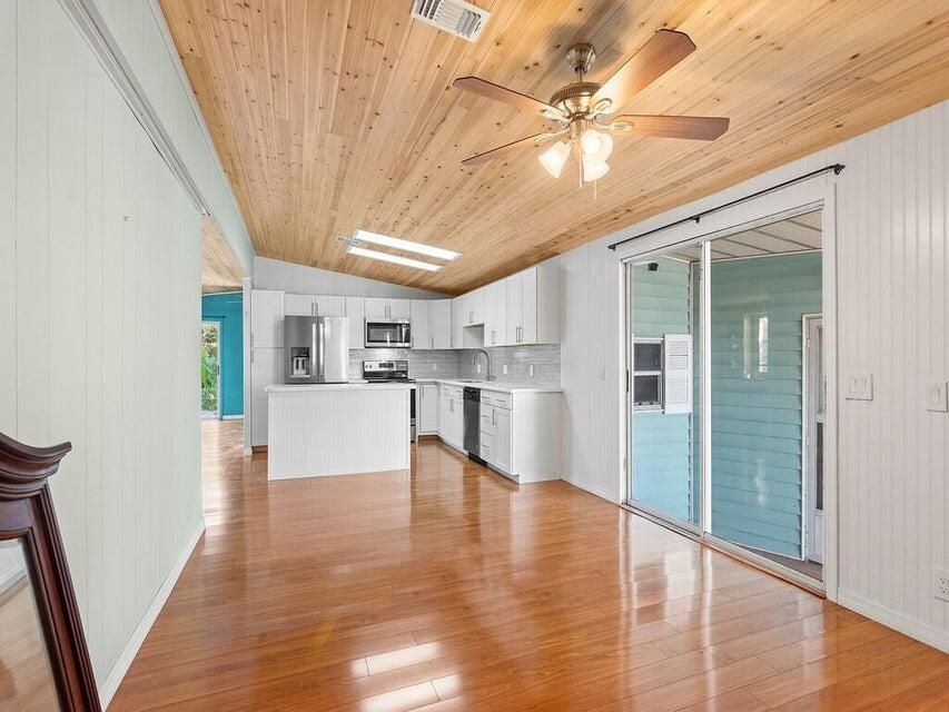 待售: $129,000 (2 贝兹, 2 浴室, 1400 平方英尺)