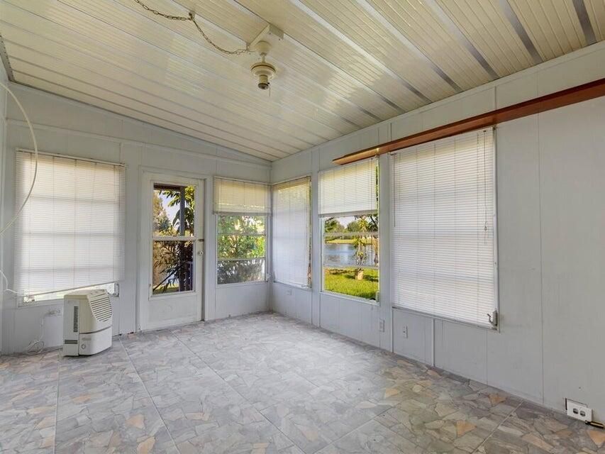 待售: $129,000 (2 贝兹, 2 浴室, 1400 平方英尺)