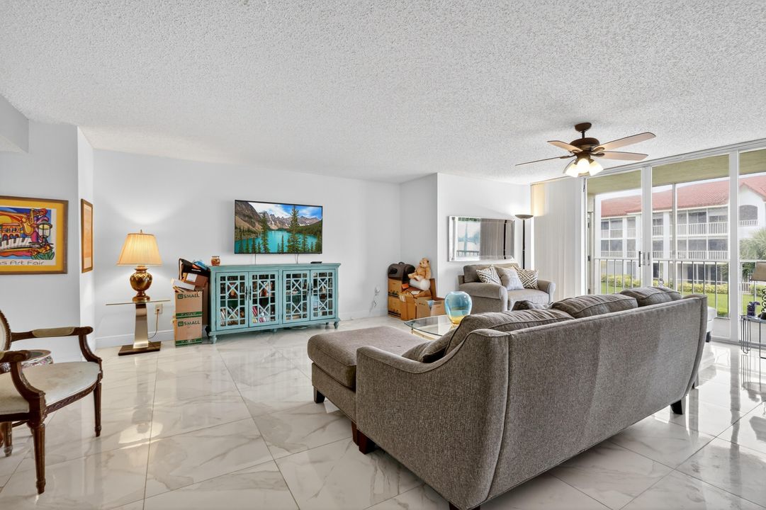 На продажу: $364,900 (2 спален, 2 ванн, 1414 Квадратных фут)