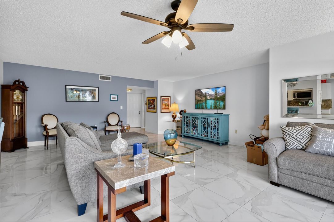 На продажу: $364,900 (2 спален, 2 ванн, 1414 Квадратных фут)