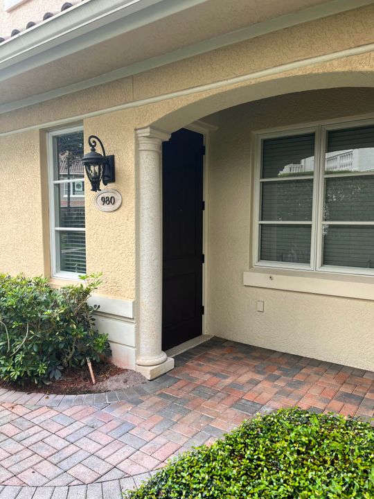 Recently Rented: $2,500 (2 beds, 2 baths, 1617 Square Feet)