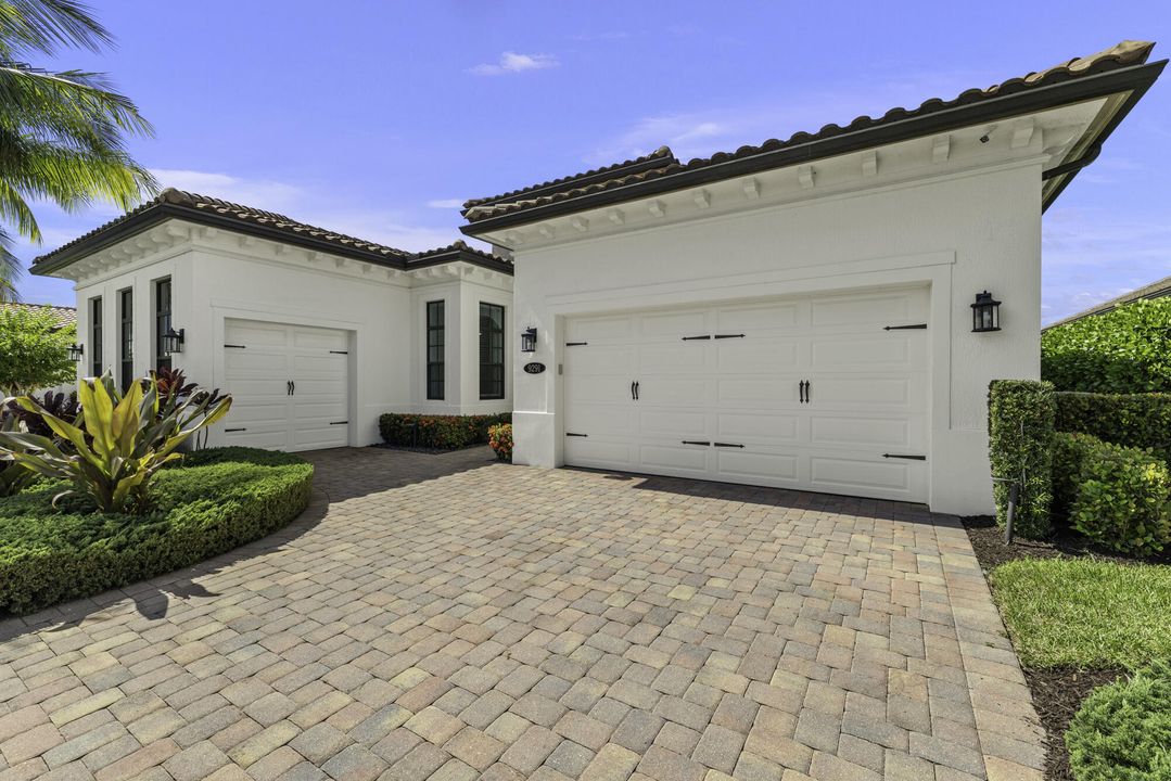 Active With Contract: $1,595,000 (4 beds, 3 baths, 3080 Square Feet)