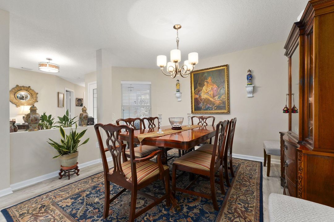 待售: $256,000 (3 贝兹, 2 浴室, 1812 平方英尺)