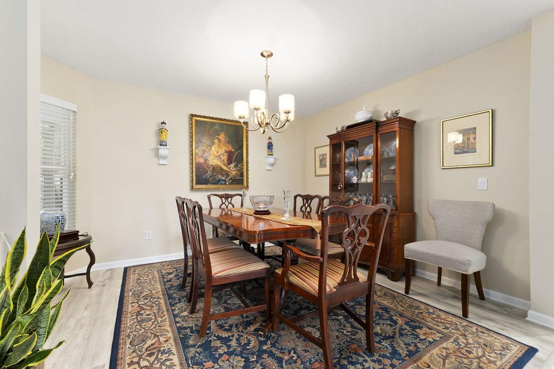 待售: $256,000 (3 贝兹, 2 浴室, 1812 平方英尺)