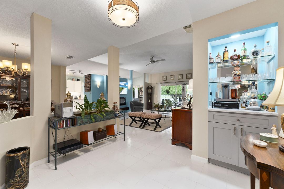 待售: $256,000 (3 贝兹, 2 浴室, 1812 平方英尺)