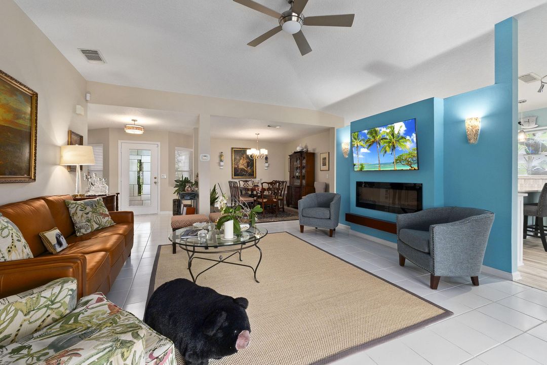 待售: $256,000 (3 贝兹, 2 浴室, 1812 平方英尺)