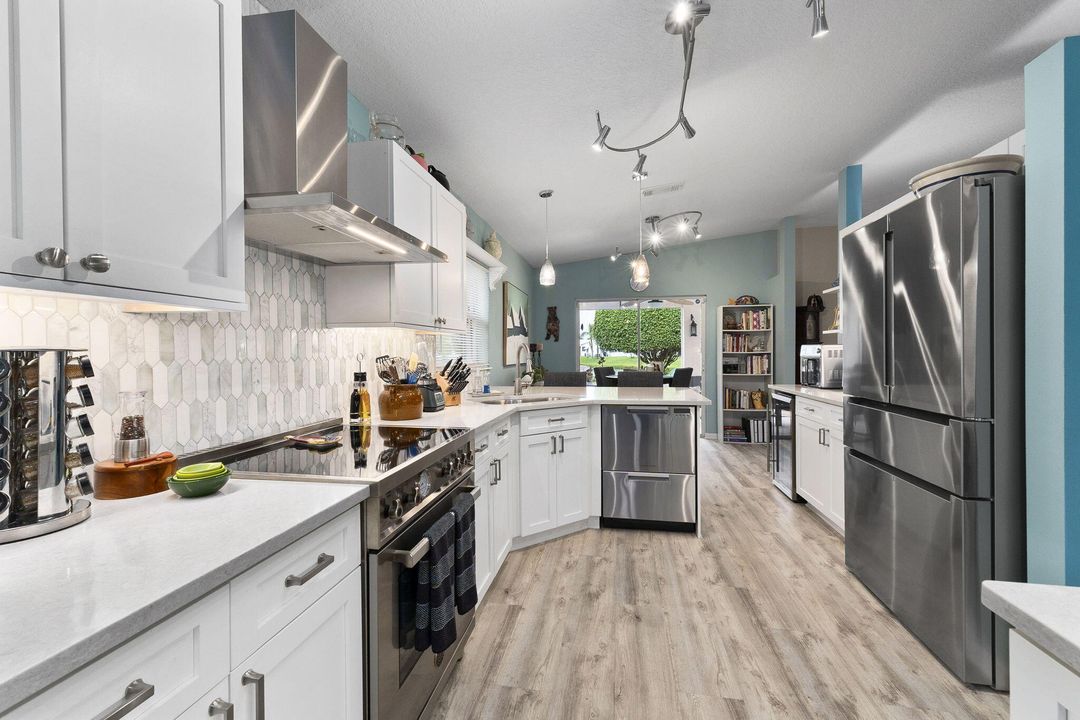 待售: $256,000 (3 贝兹, 2 浴室, 1812 平方英尺)