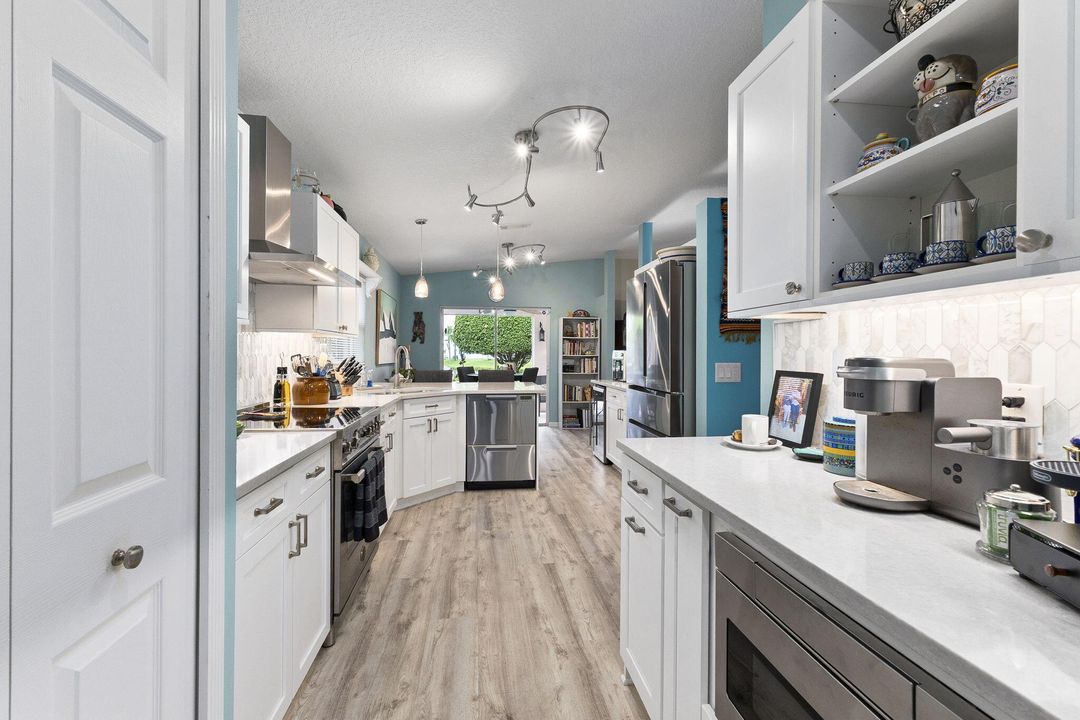 待售: $256,000 (3 贝兹, 2 浴室, 1812 平方英尺)