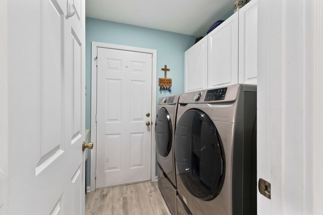 待售: $256,000 (3 贝兹, 2 浴室, 1812 平方英尺)