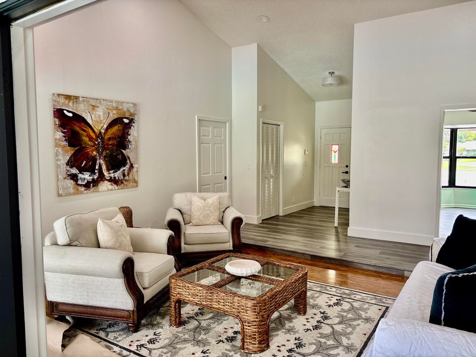 出租: $12,000 (5 贝兹, 2 浴室, 2630 平方英尺)