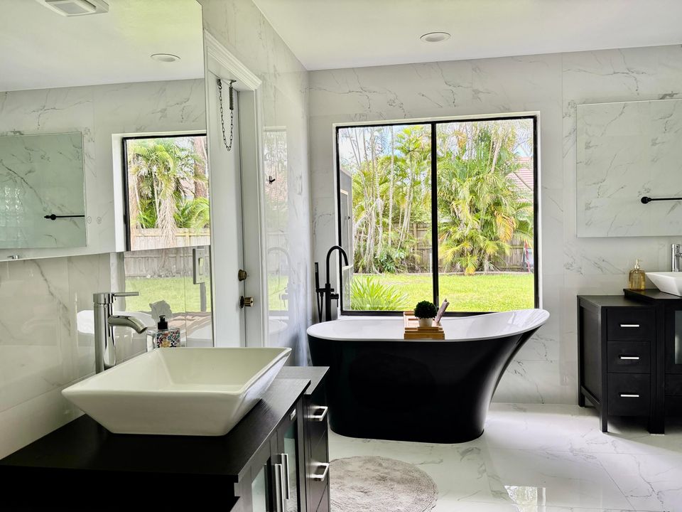 出租: $12,000 (5 贝兹, 2 浴室, 2630 平方英尺)