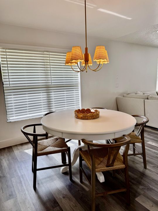 出租: $12,000 (5 贝兹, 2 浴室, 2630 平方英尺)