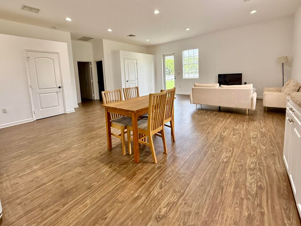 For Sale: $1,895,000 (2 beds, 2 baths, 1920 Square Feet)