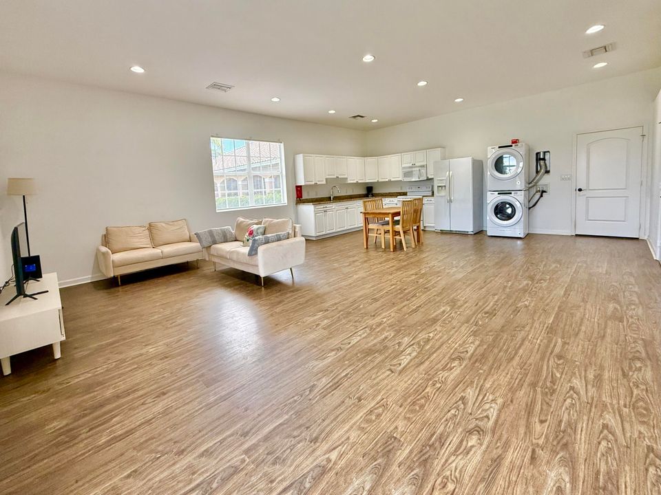 For Sale: $1,895,000 (2 beds, 2 baths, 1920 Square Feet)