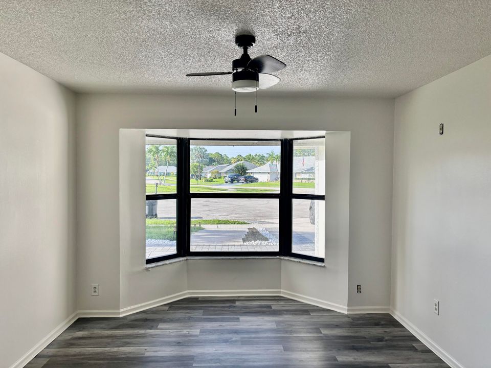 出租: $12,000 (5 贝兹, 2 浴室, 2630 平方英尺)