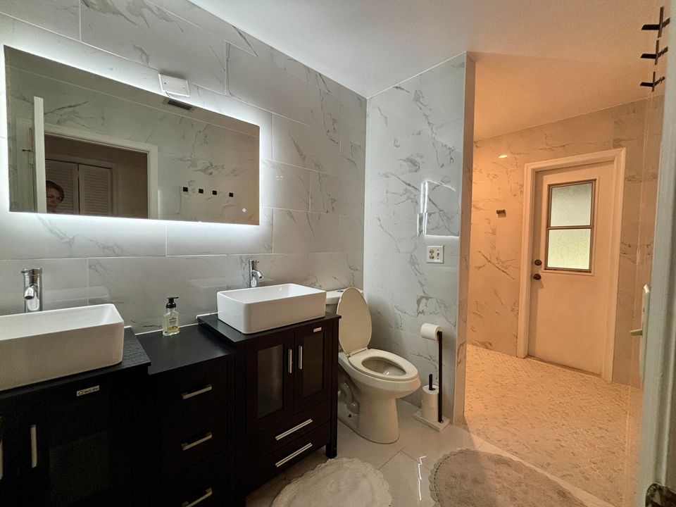 出租: $12,000 (5 贝兹, 2 浴室, 2630 平方英尺)