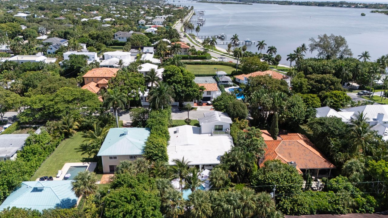 For Sale: $4,750,000 (5 beds, 3 baths, 3429 Square Feet)