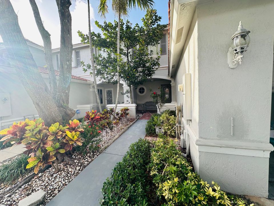 En Venta: $389,900 (4 camas, 2 baños, 1595 Pies cuadrados)