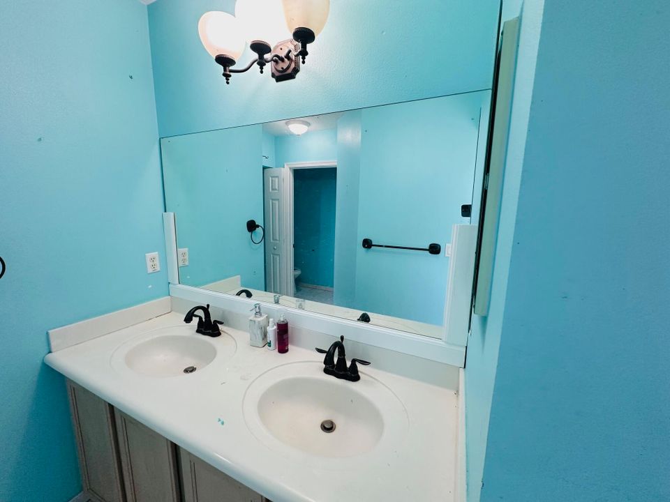 En Venta: $389,900 (4 camas, 2 baños, 1595 Pies cuadrados)