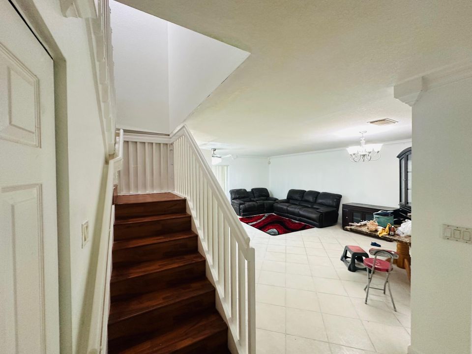 En Venta: $389,900 (4 camas, 2 baños, 1595 Pies cuadrados)