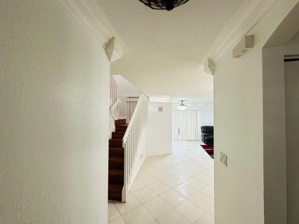 En Venta: $389,900 (4 camas, 2 baños, 1595 Pies cuadrados)