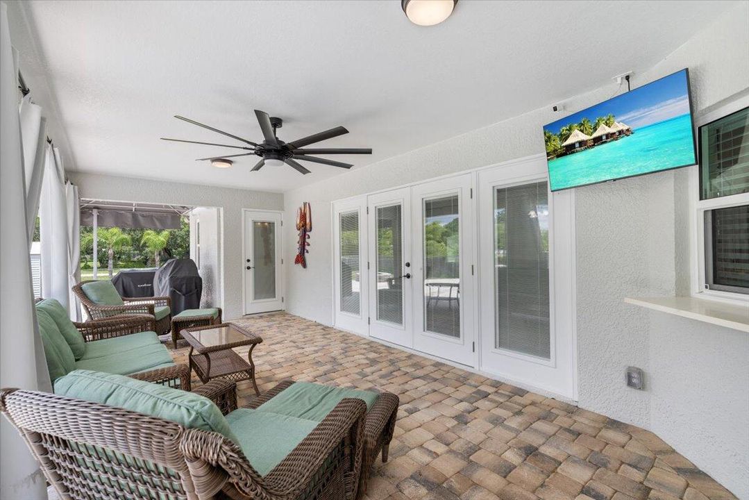 For Sale: $569,000 (3 beds, 2 baths, 2014 Square Feet)