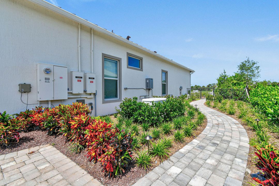 For Sale: $3,595,000 (4 beds, 3 baths, 3461 Square Feet)