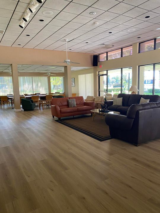 Active With Contract: $249,900 (2 beds, 2 baths, 1150 Square Feet)