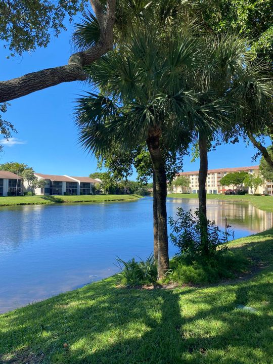 Active With Contract: $249,900 (2 beds, 2 baths, 1150 Square Feet)