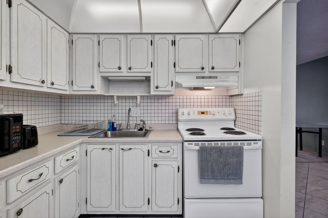 For Sale: $89,900 (1 beds, 1 baths, 624 Square Feet)