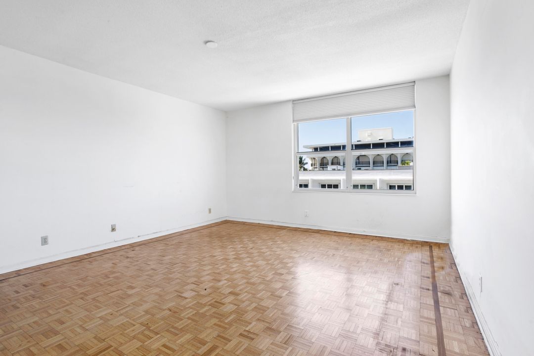 Active With Contract: $3,400,000 (2 beds, 2 baths, 2076 Square Feet)