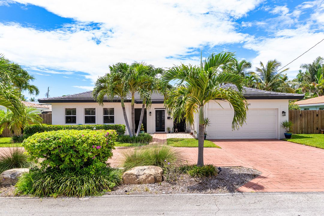 Под контрактом: $1,099,000 (2 спален, 2 ванн, 1466 Квадратных фут)