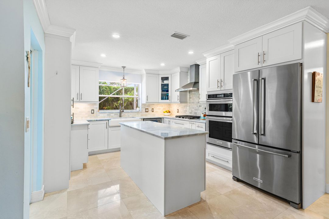 Под контрактом: $1,099,000 (2 спален, 2 ванн, 1466 Квадратных фут)