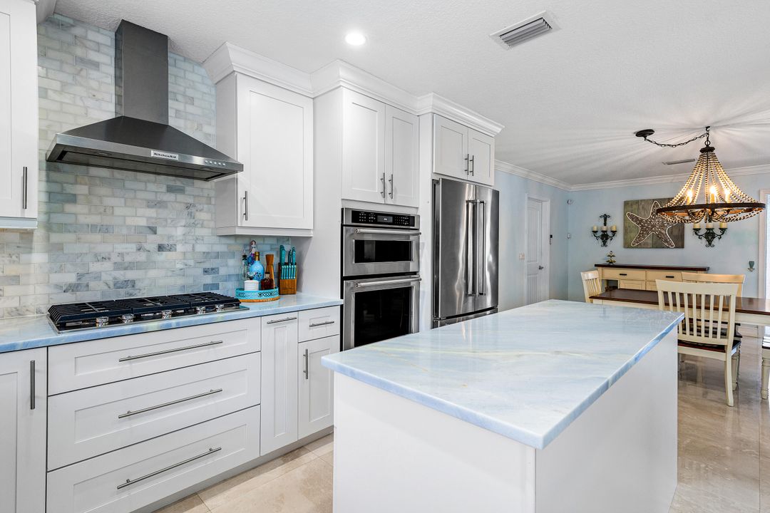 Под контрактом: $1,099,000 (2 спален, 2 ванн, 1466 Квадратных фут)