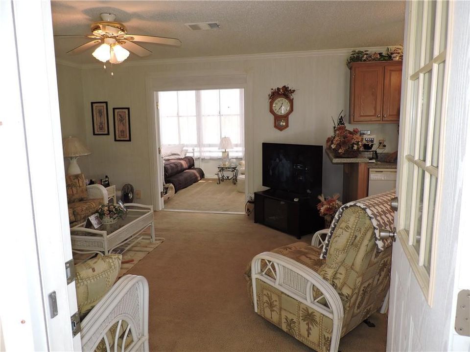 For Sale: $315,000 (2 beds, 3 baths, 839 Square Feet)