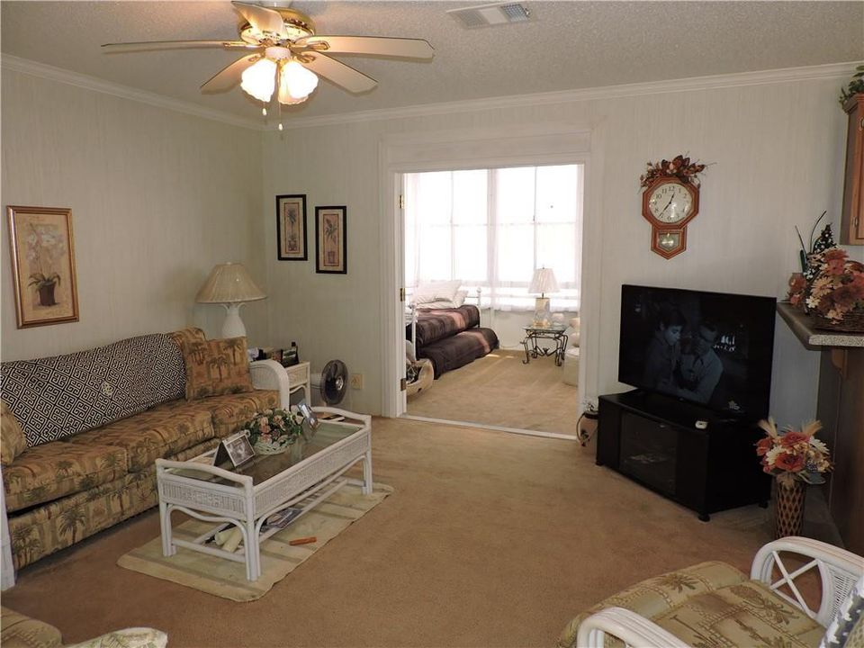 For Sale: $315,000 (2 beds, 3 baths, 839 Square Feet)