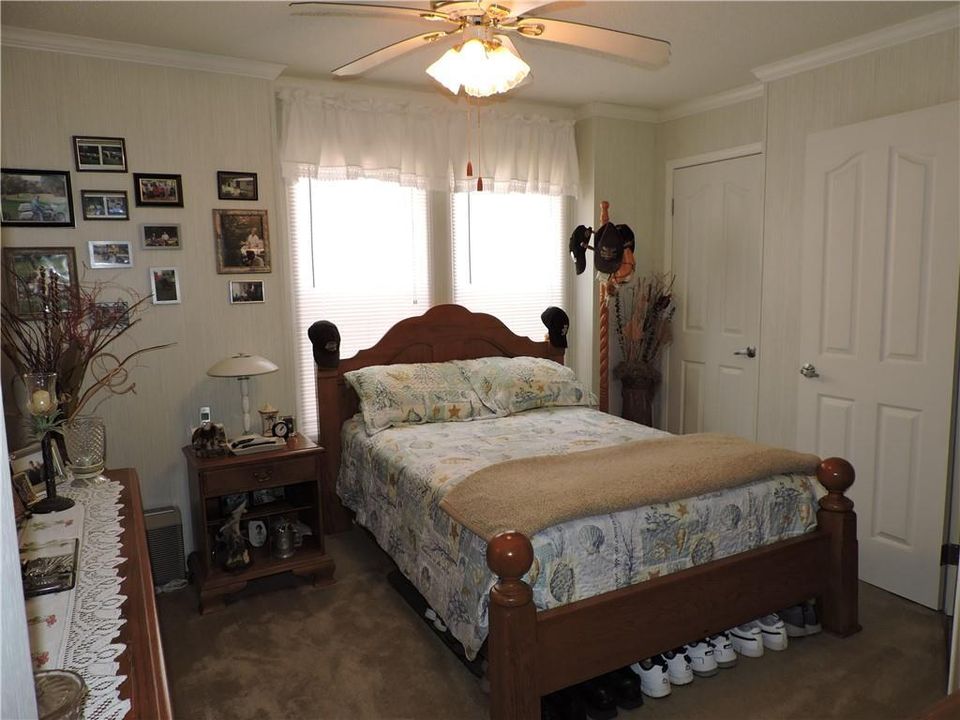 For Sale: $315,000 (2 beds, 3 baths, 839 Square Feet)