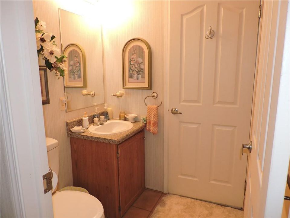 For Sale: $315,000 (2 beds, 3 baths, 839 Square Feet)